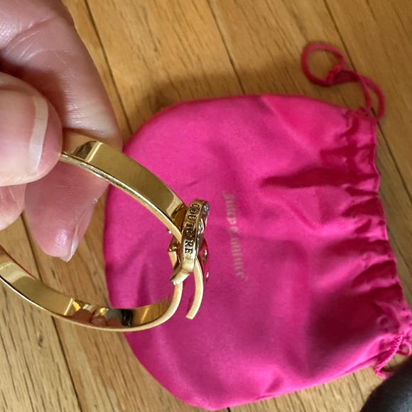 Juicy Couture Gold Bracelet with Pink Pouch - Picture 3 of 3